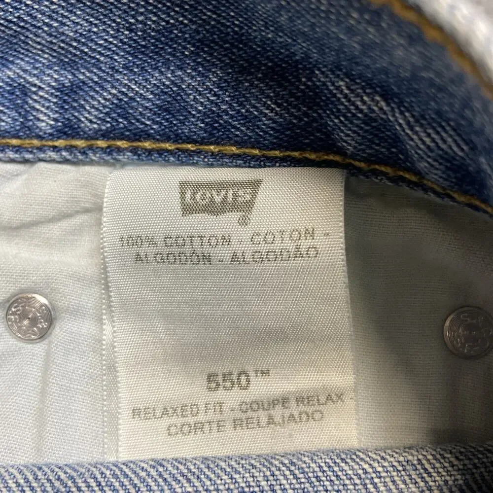 Vintage Levi's 550 Relaxed Fit Jeans Men's Size 38x30 Light‎ Blue Denim